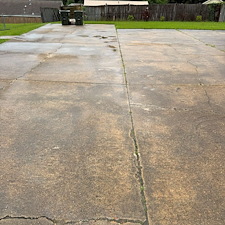 Concrete-Driveway-Pressure-Washing-in-Oxford-MS-Restoring-Curb-Appeal-Off-Taylor-Road 1