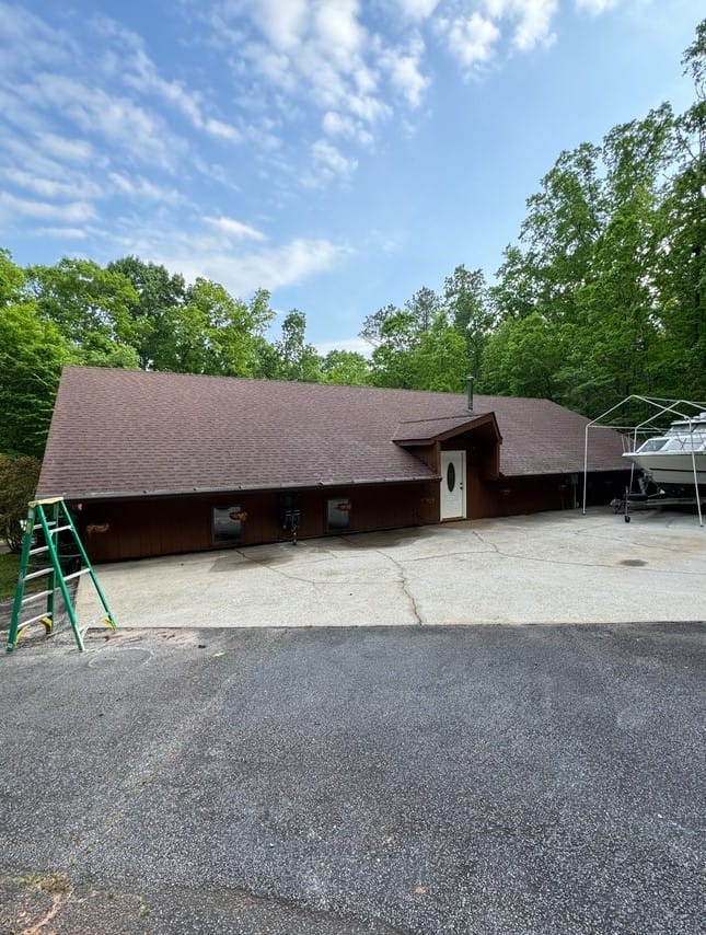 Roof Cleaning and Driveway Pressure Washing in Sardis MS