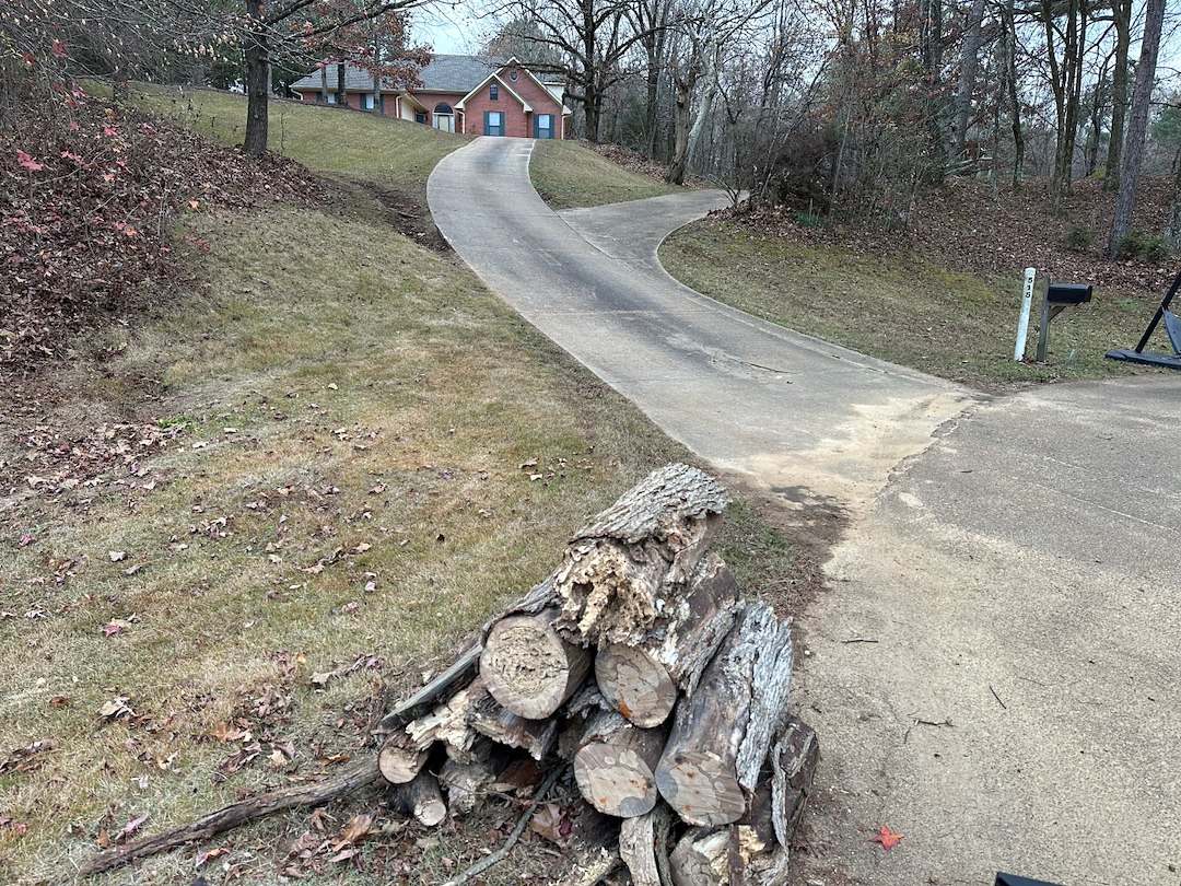 Seasonal Leaf Cleanup & Removal in Oxford, MS